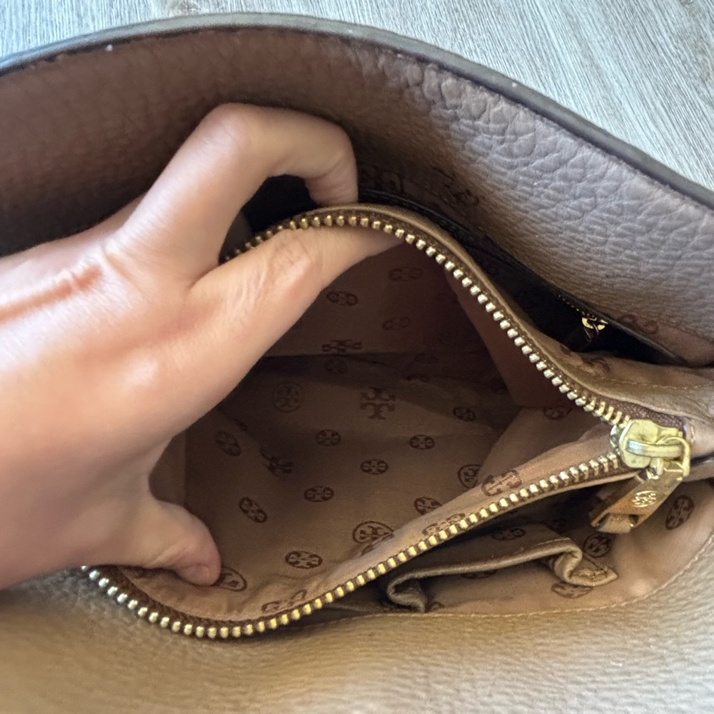 Tory Burch Robinson Tan Leather Satchel - Picture 12 of 16